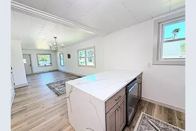 417 W 17th Avenue, Oshkosh, WI 54902 - Photo 9