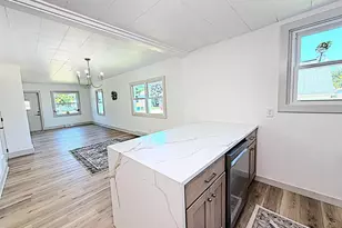 417 W 17th Ave, Oshkosh, WI 54902 - Photo 9