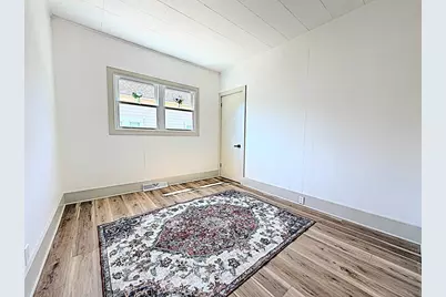 417 W 17th Avenue, Oshkosh, WI 54902 - Photo 13