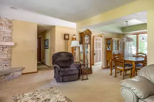 6021 N Rosewood Dr, Appleton, WI 54913 - Photo 9