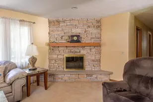 6021 N Rosewood Dr, Appleton, WI 54913 - Photo 7