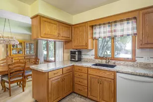 6021 N Rosewood Dr, Appleton, WI 54913 - Photo 3