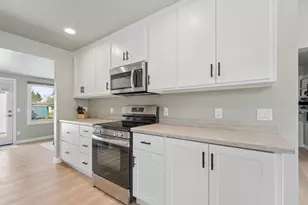 857 Hunt Ave, Neenah, WI 54956 - Photo 9