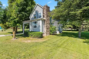 420 Smith Ave, Oconto, WI 54153 - Photo 5