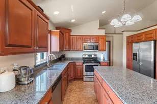 1905 Wasilla Ln, Neenah, WI 54956 - Photo 11