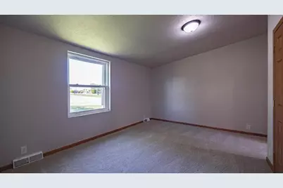 500 Pheasant Drive, New London, WI 54961 - Photo 11