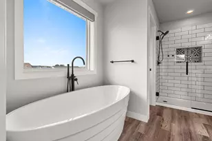 N9239 Laura St, Appleton, WI 54915 - Photo 43