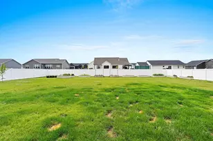N9239 Laura St, Appleton, WI 54915 - Photo 65