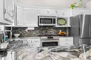 3137 Hartford Ct, Suamico, WI 54313 - Photo 5