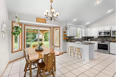 3137 Hartford Court, Suamico, WI 54313 - Photo 7
