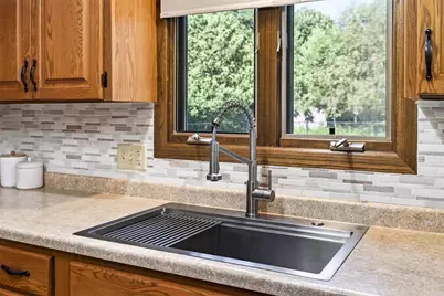 1235 S Westhaven Drive, Oshkosh, WI 54904 - Photo 9