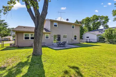 1235 S Westhaven Drive, Oshkosh, WI 54904 - Photo 3