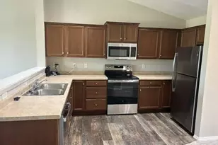 1685 W Main Cir, De Pere, WI 54115 - Photo 5