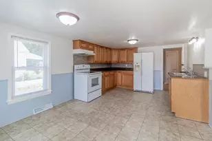 803 Shiocton St, New London, WI 54961 - Photo 3