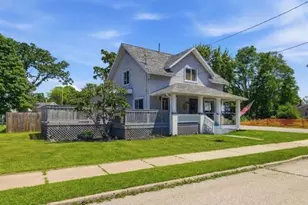 427 5th St, Waupaca, WI 54981 - Photo 3