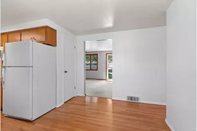 621 Karl Street, Green Bay, WI 54301 - Photo 7