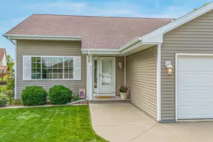 2631 Grassy Ln, Neenah, WI 54956 - Photo 5