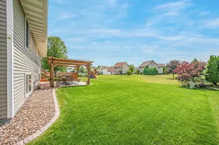 2631 Grassy Ln, Neenah, WI 54956 - Photo 37