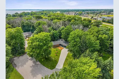 W6439 Lakeview Court, Menasha, WI 54952 - Photo 3
