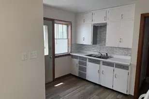 141 McKinley Ave, Clintonville, WI 54929 - Photo 3