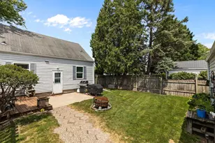 882 Higgins Ave, Neenah, WI 54956 - Photo 9