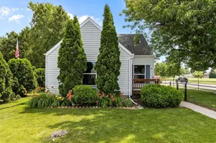 882 Higgins Ave, Neenah, WI 54956 - Photo 3