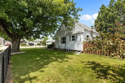 882 Higgins Avenue, Neenah, WI 54956 - Photo 7