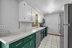 1510 Lindale Ln, Green Bay, WI 54313 - Photo 15