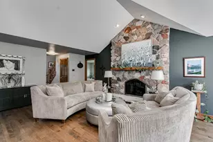 3040 Windfield Dr, Neenah, WI 54956 - Photo 13