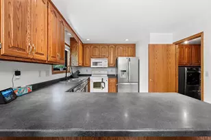 1397 Wellington Dr, Green Bay, WI 54173 - Photo 13