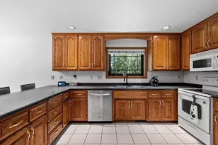 1397 Wellington Dr, Green Bay, WI 54173 - Photo 15