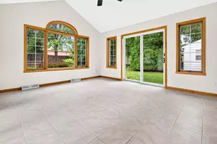 1049 Gregory St, Neenah, WI 54956 - Photo 3