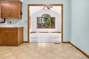 1049 Gregory St, Neenah, WI 54956 - Photo 5
