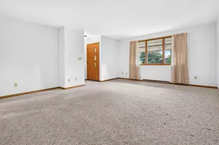 1049 Gregory St, Neenah, WI 54956 - Photo 13