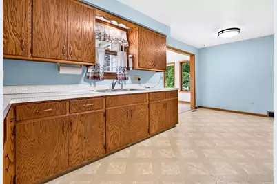1049 Gregory Street, Neenah, WI 54956 - Photo 9
