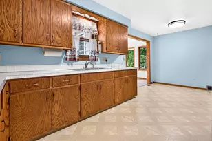 1049 Gregory St, Neenah, WI 54956 - Photo 9