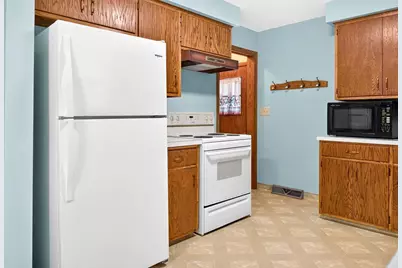 1049 Gregory Street, Neenah, WI 54956 - Photo 11