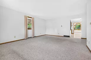 1049 Gregory St, Neenah, WI 54956 - Photo 15