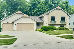 1071 Woodcrest Dr, Fond du Lac, WI 54935 - Photo 1