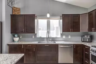 75 Jacob Ave, Oshkosh, WI 54902 - Photo 5