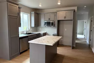 2209 Golden Gate Dr, Appleton, WI 54913 - Photo 5
