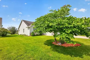 810 Killarny Trail, De Pere, WI 54115 - Photo 3