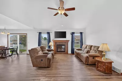 810 Killarny Trail, De Pere, WI 54115 - Photo 7