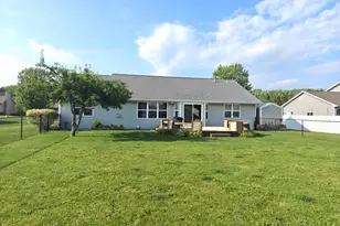 388 Wooden Shoe Cir, Kaukauna, WI 54130 - Photo 5