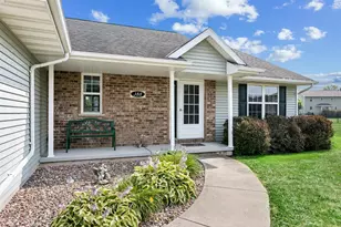 388 Wooden Shoe Cir, Kaukauna, WI 54130 - Photo 3