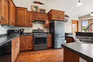 388 Wooden Shoe Cir, Kaukauna, WI 54130 - Photo 9