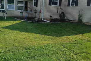 520 Pleasant St, Oshkosh, WI 54901 - Photo 3
