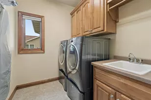 2917 E Fallcreek Ln, Appleton, WI 54913 - Photo 17