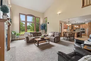 2917 E Fallcreek Ln, Appleton, WI 54913 - Photo 7