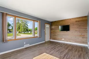 335 E Cedar St, Pulaski, WI 54162 - Photo 3